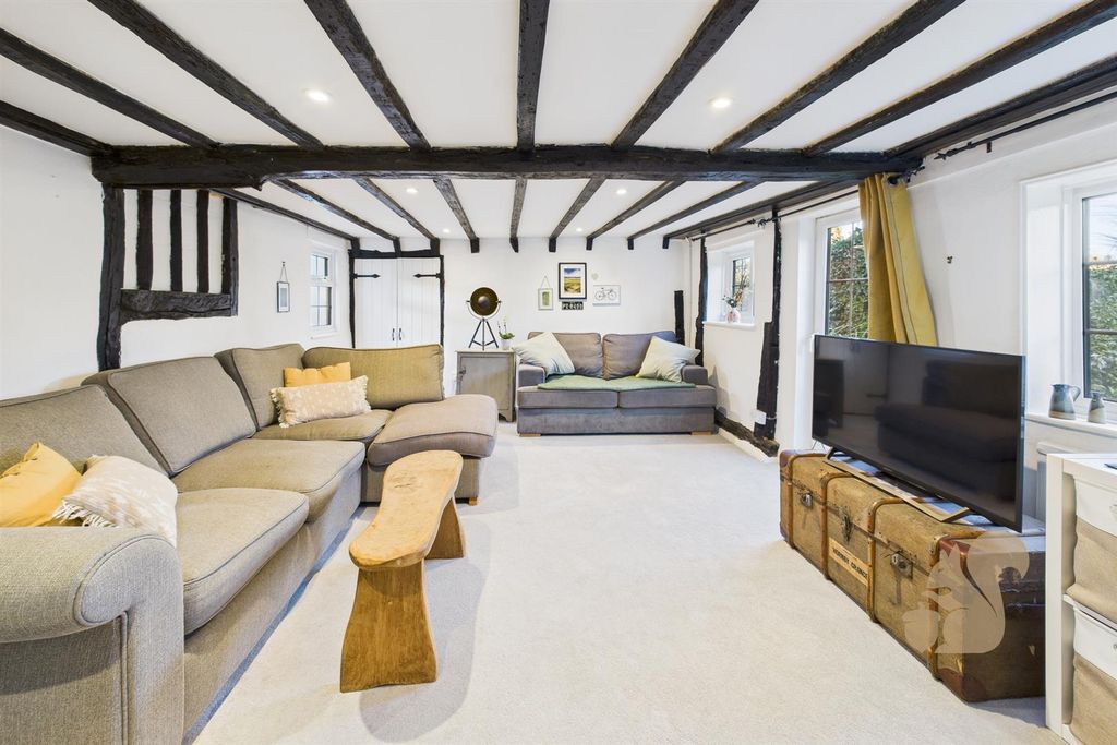 Property photo 2 of 24 Lounge