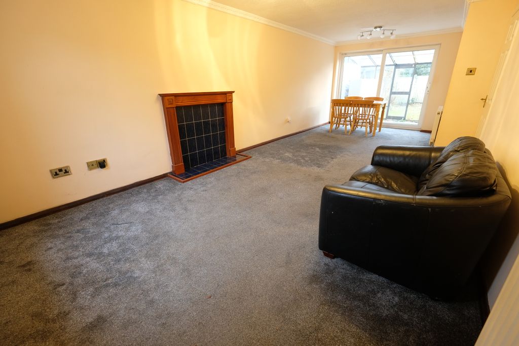 Property photo 3 of 13 Sitting/Dining Room