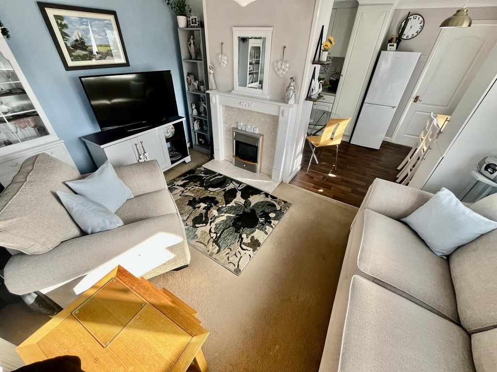 Property photo 3 of 10 Living Room