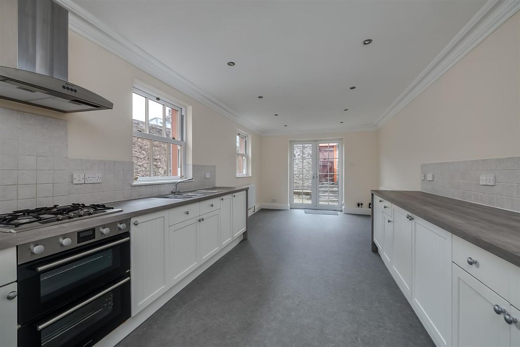 Property photo 3 of 28 Kitchen/Breakfast Room