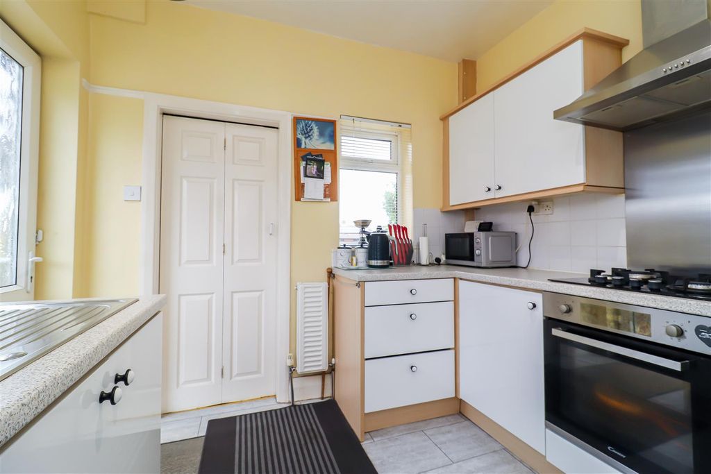 Property photo 3 of 13 Kitchen