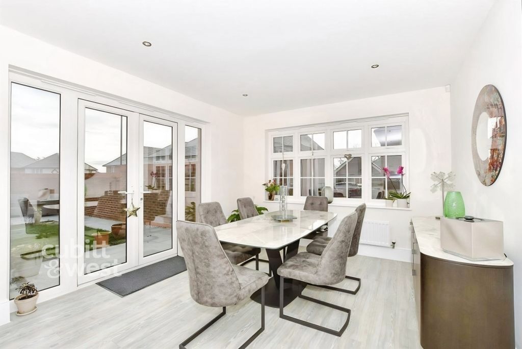 Property photo 3 of 16 0Cf321c4-Dining 2...