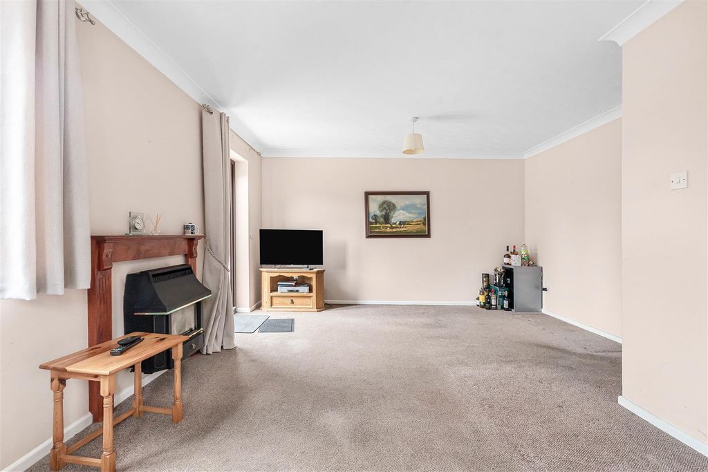 Property photo 3 of 13 12_69600.Jpg