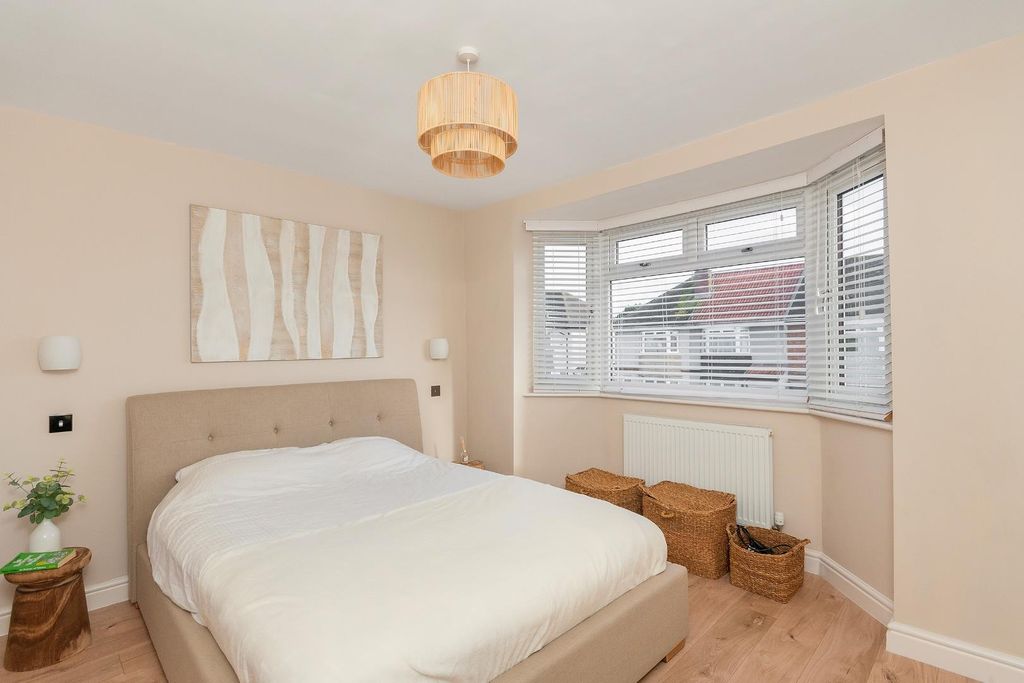 Property photo 3 of 19 3W4Rfn - Bedroom F.Jpg