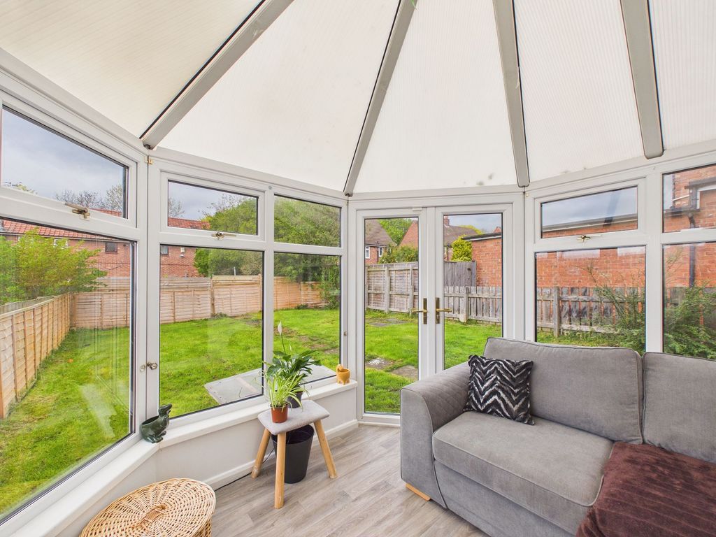 Property photo 3 of 10 Conservatory