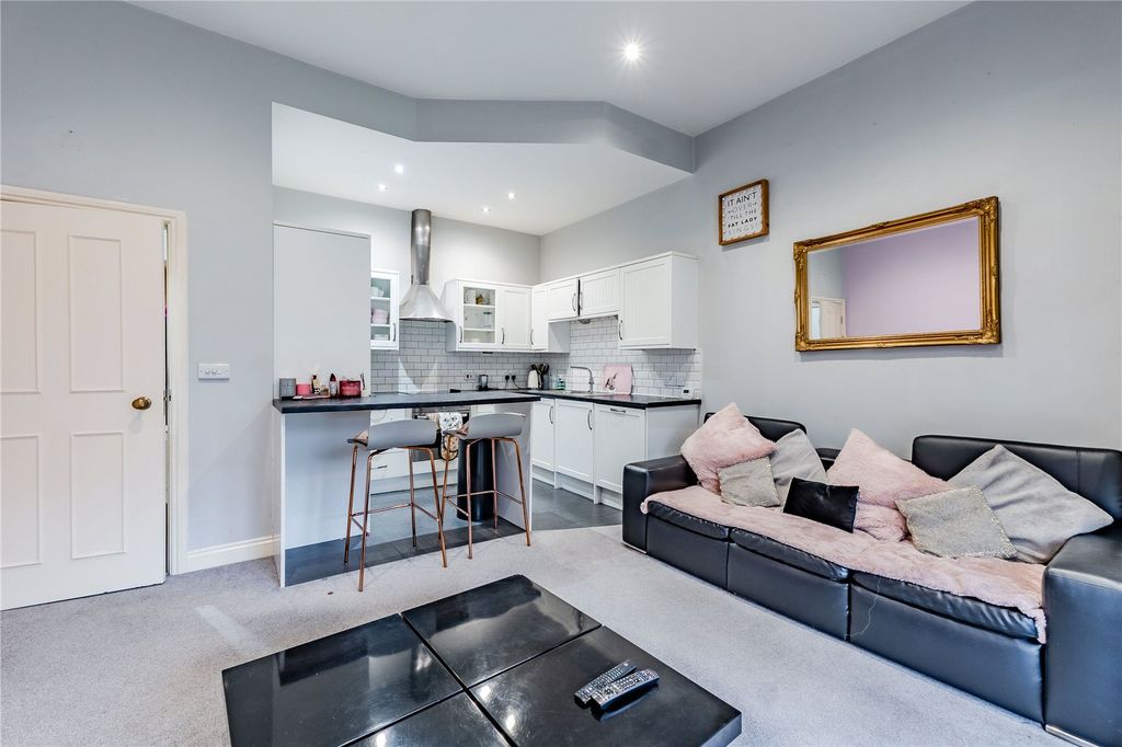 Property photo 3 of 12 Picture No. 02