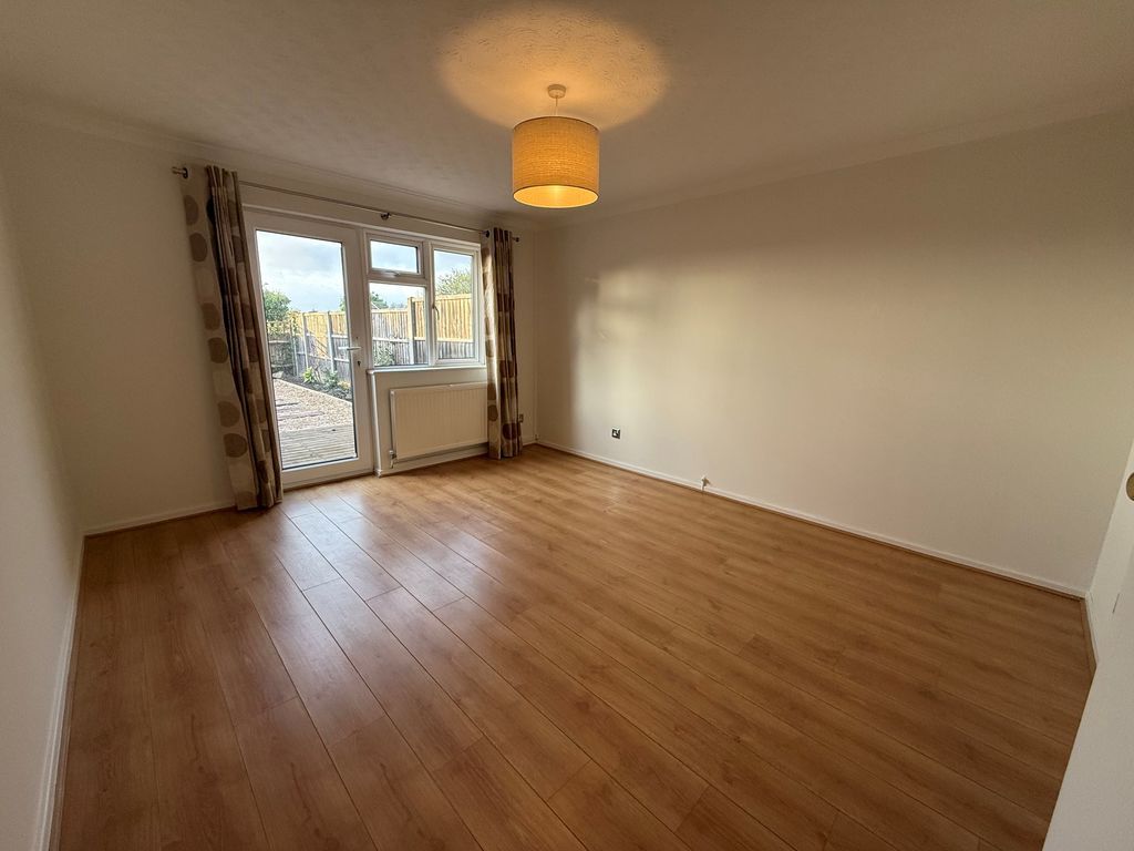 Property photo 3 of 8 Photo 7