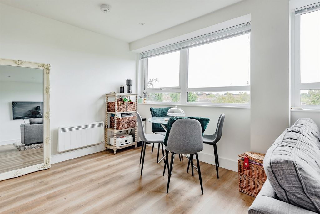 Property photo 3 of 6