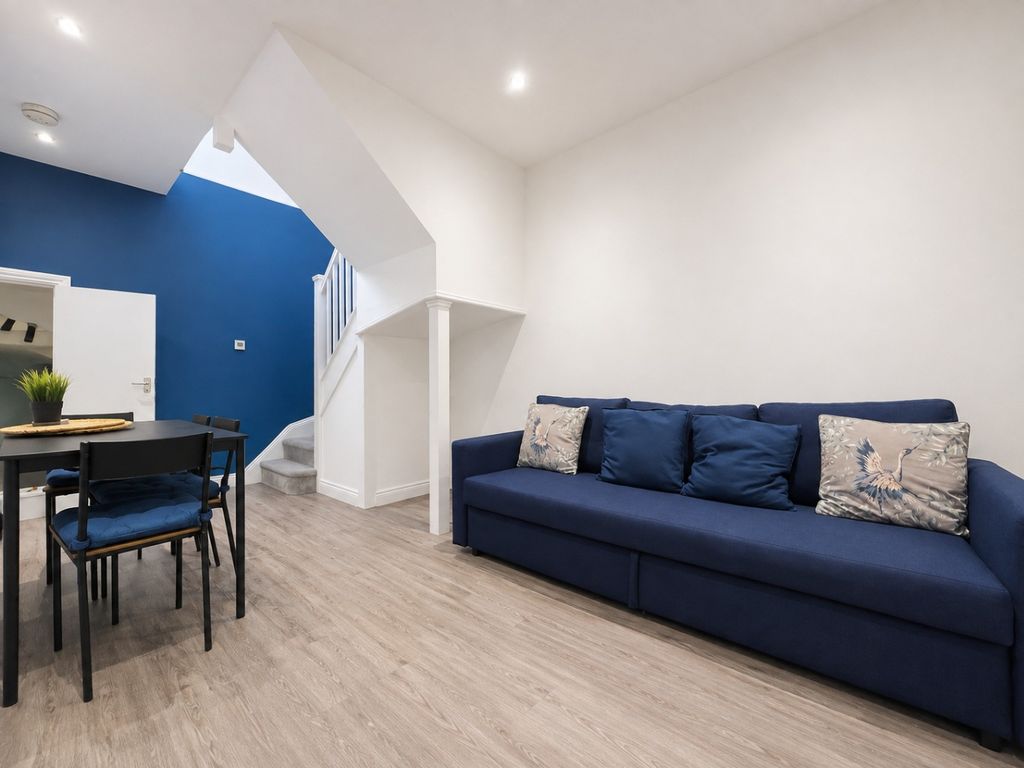 Property photo 2 of 9 4632812