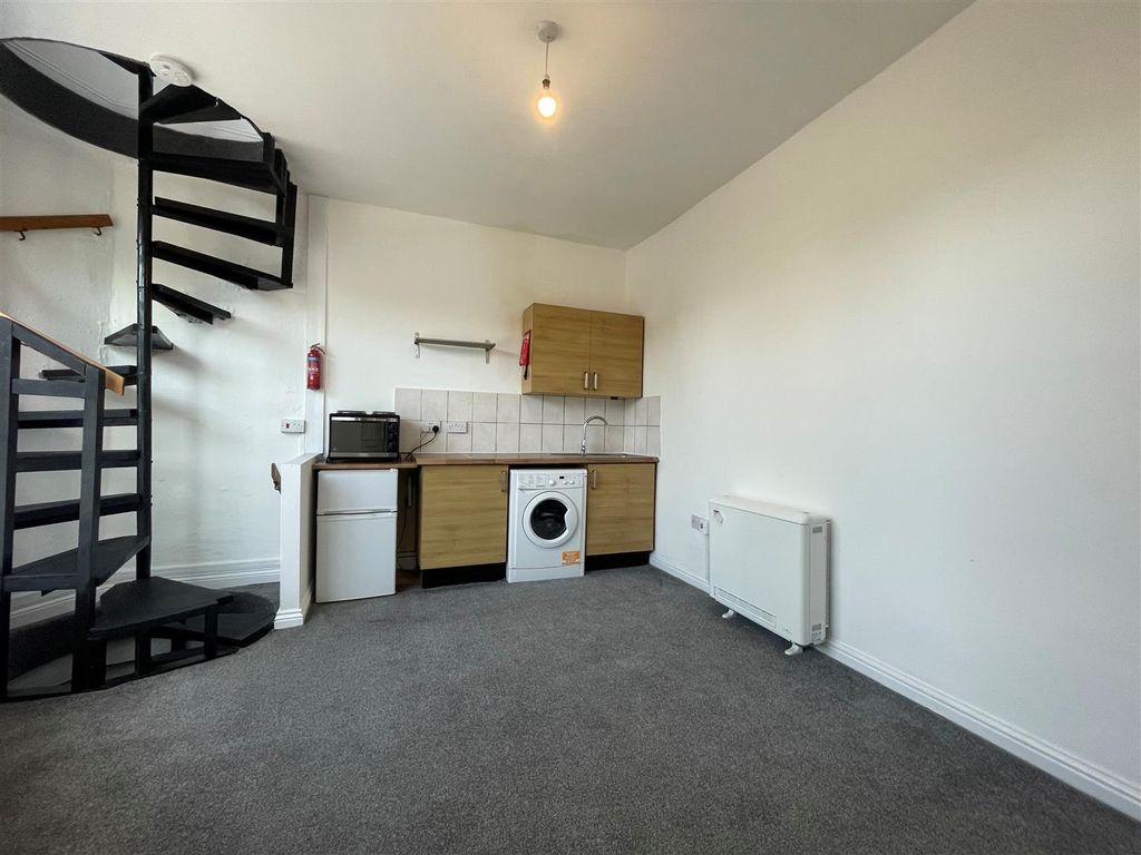 Property photo 3 of 9 2A Cobden 2.Jpg