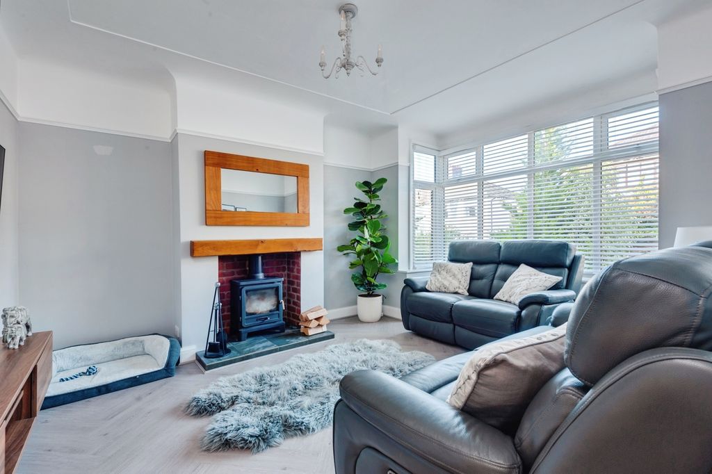 Property photo 3 of 25 Pbox-Img.Jpg