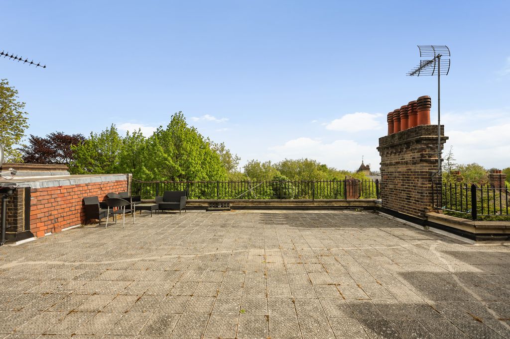 Property photo 3 of 22
