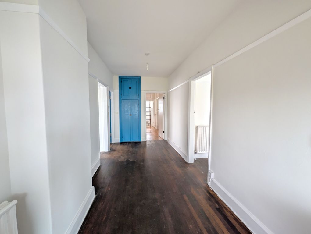 Property photo 3 of 20 Hallway