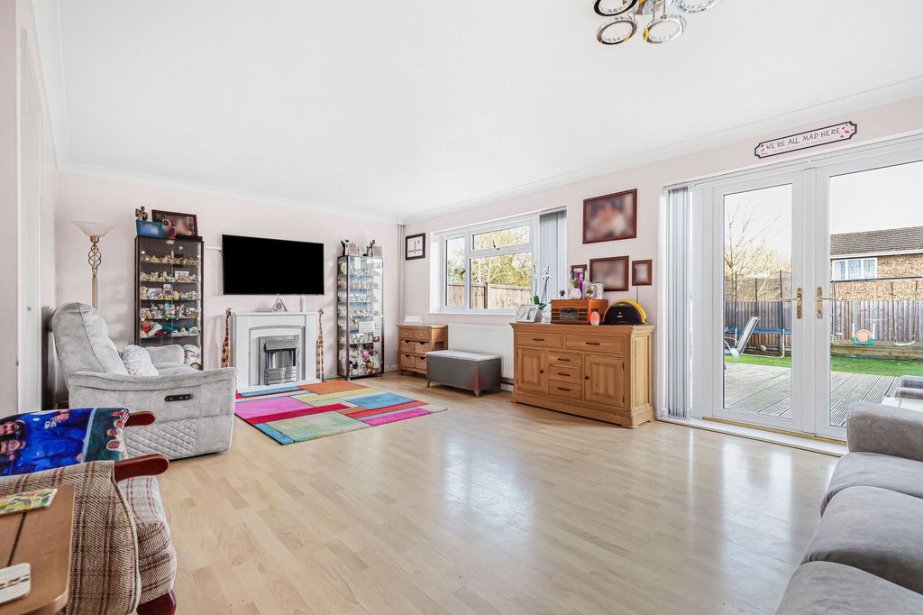 Property photo 2 of 27