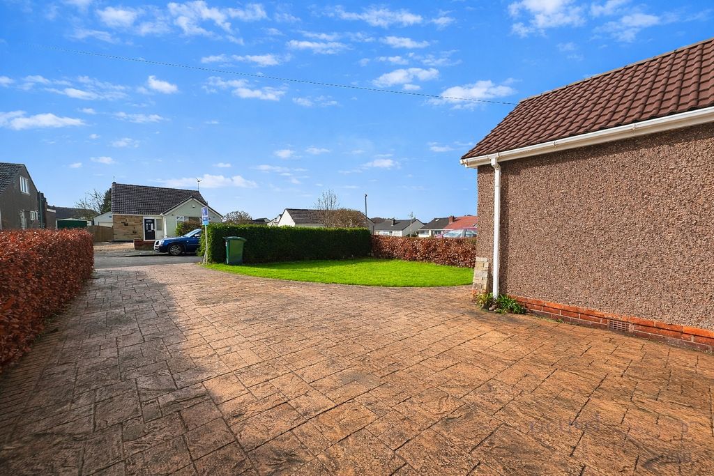 Property photo 2 of 15 Picture No. 17