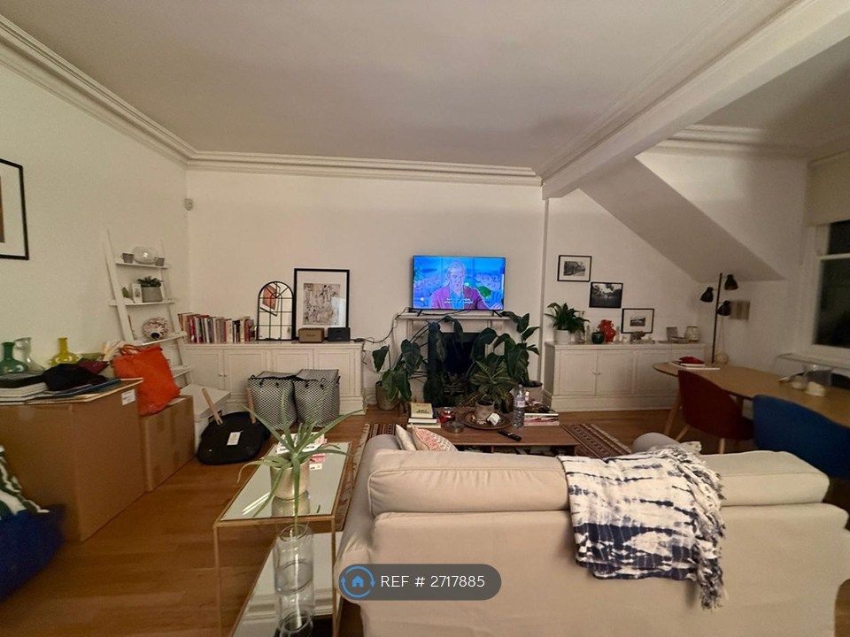 Property photo 1 of 11 Living Room