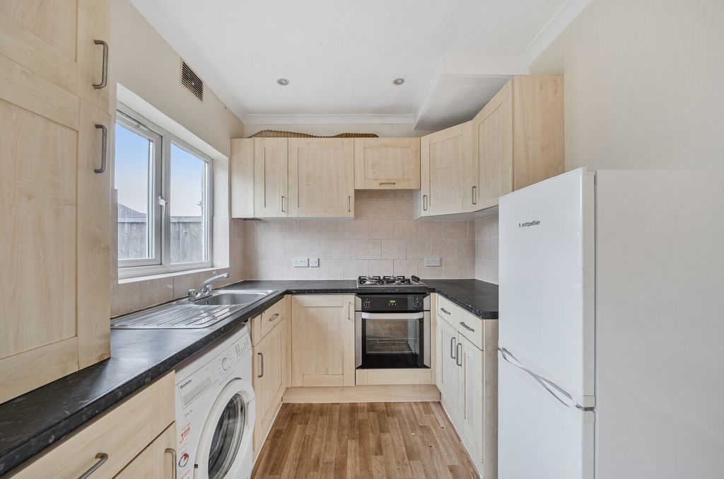 Property photo 2 of 13 1389313-12-693Ff9...