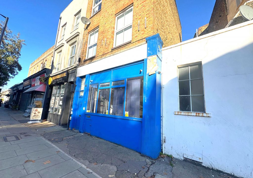 Property photo 1 of 6 Shop To Let