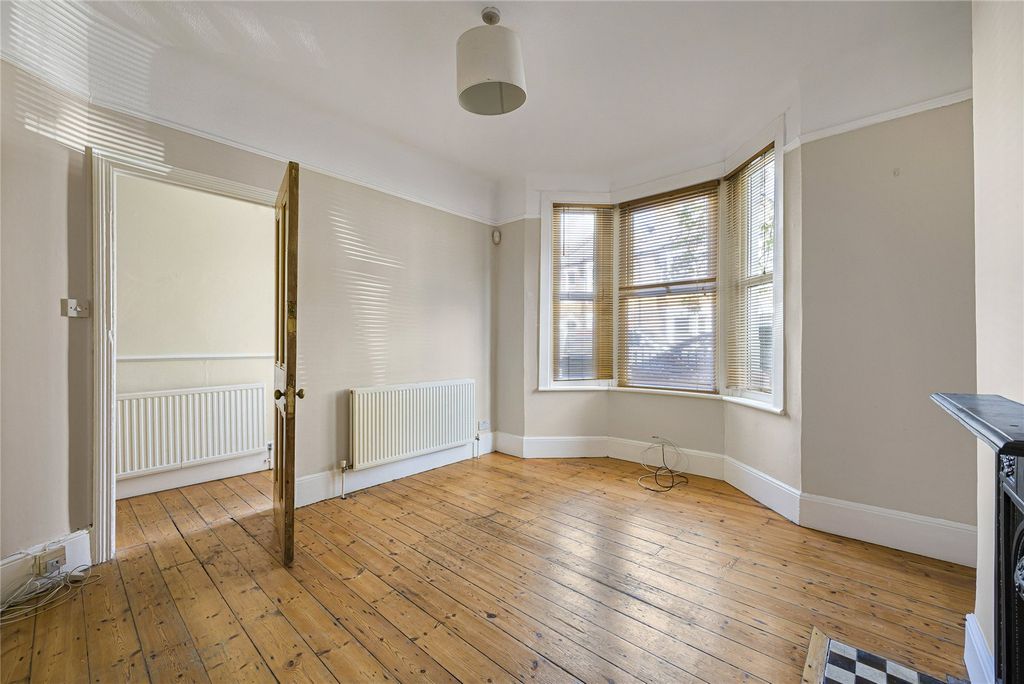 Property photo 3 of 17 Picture No. 12