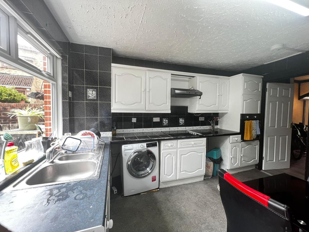 Property photo 1 of 41