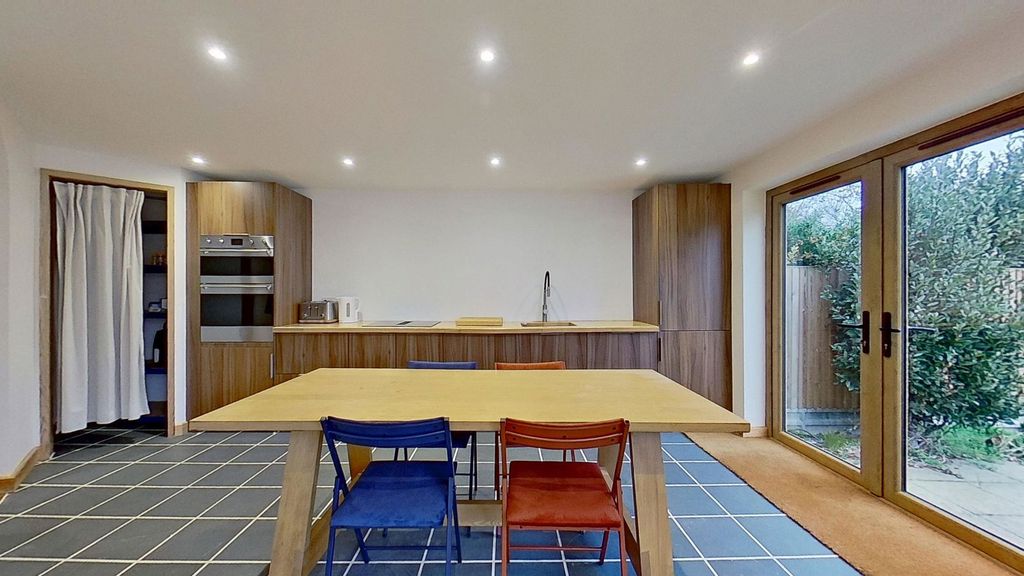 Property photo 1 of 32