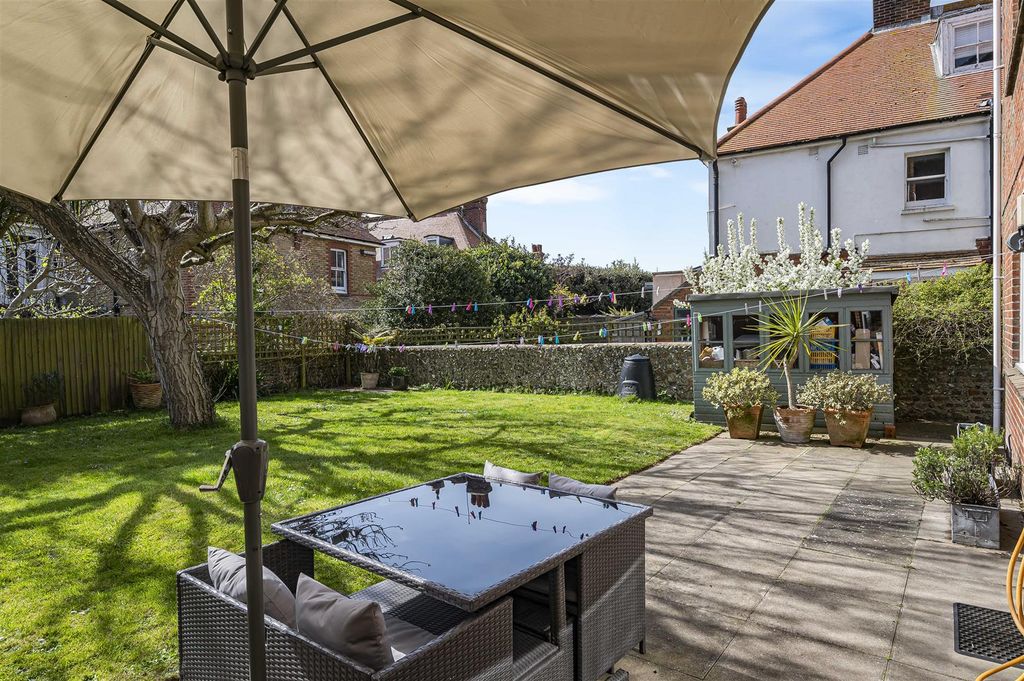 Property photo 2 of 20 Garden