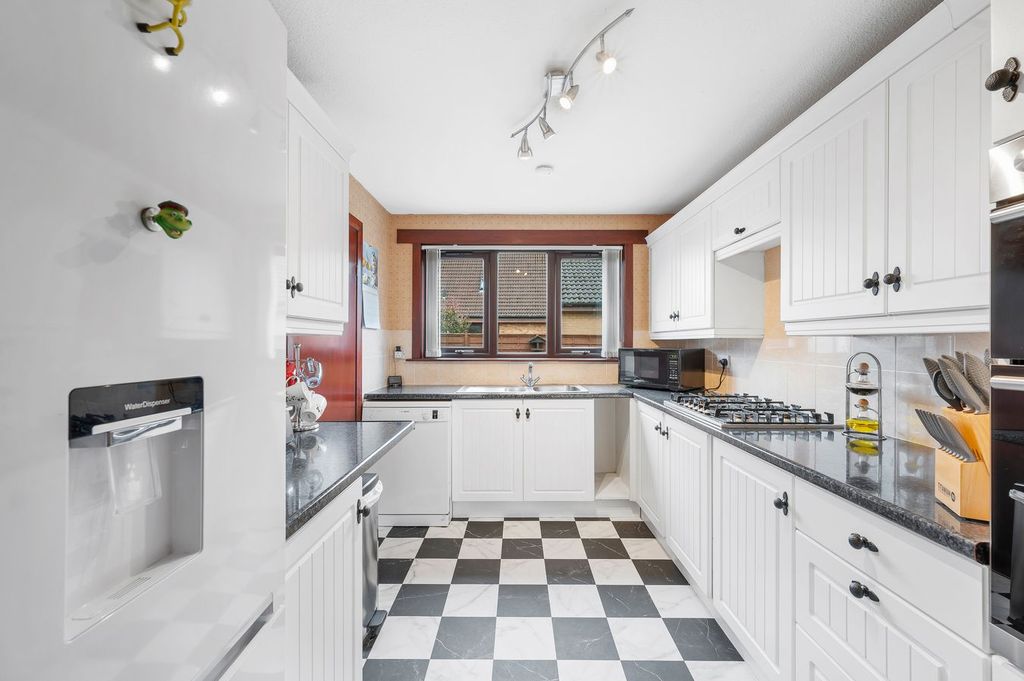 Property photo 2 of 37