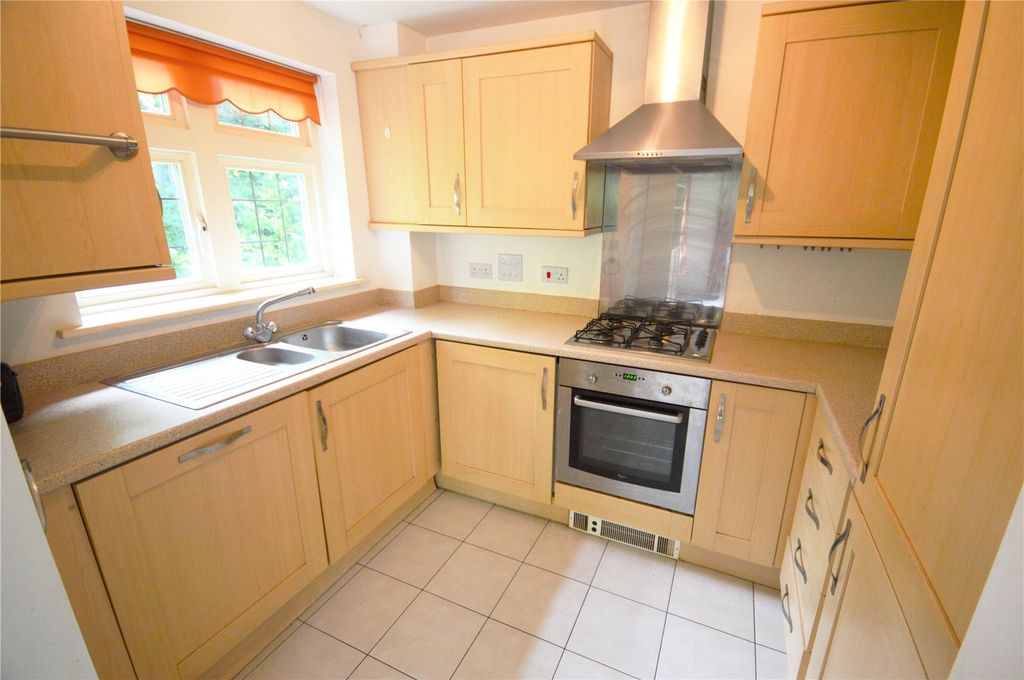 Property photo 2 of 8 Picture No. 12