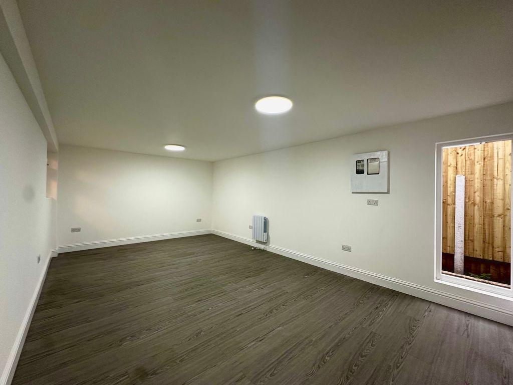 Property photo 1 of 6 Studio Flat To Rent – Mitcham, Cr4