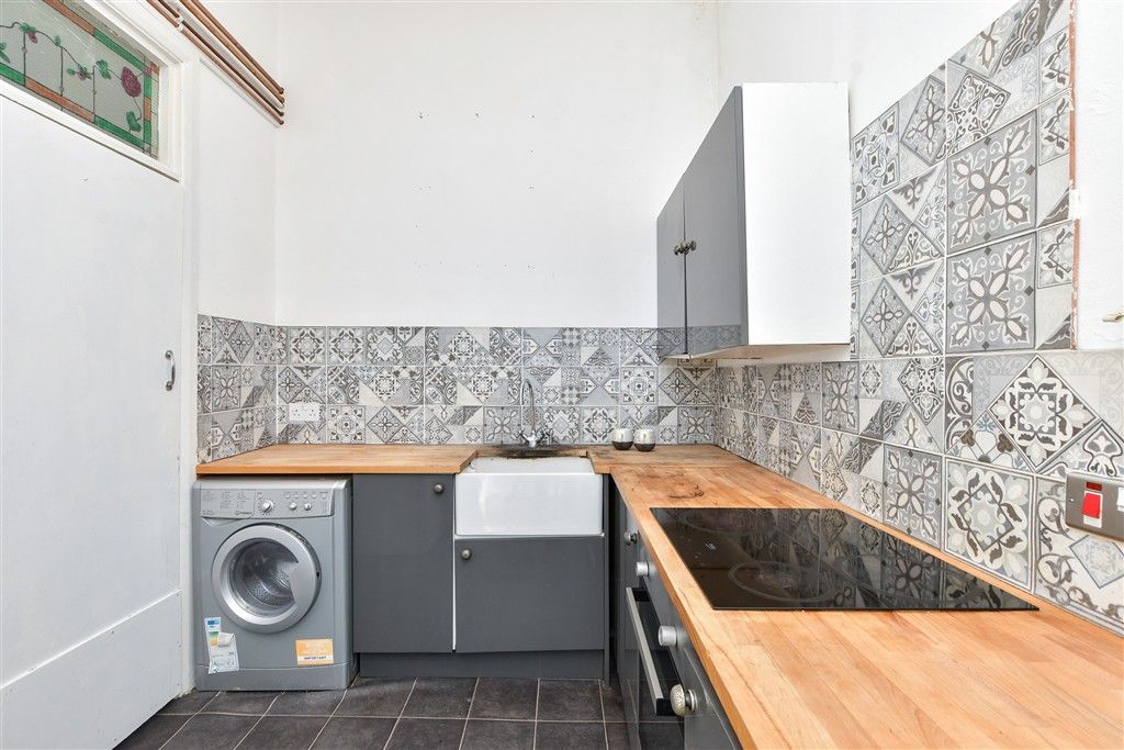 Property photo 3 of 12 Kitchen