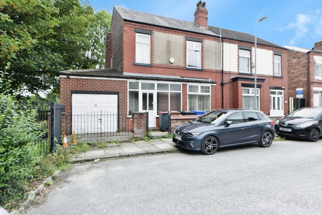 Property photo 1 of 17 External