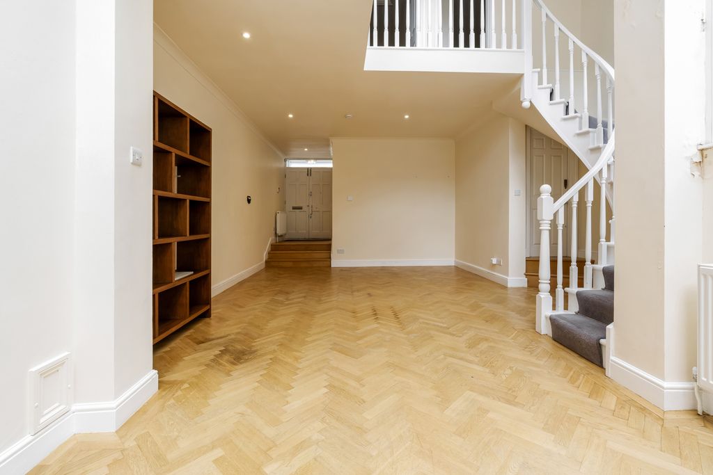 Property photo 3 of 8