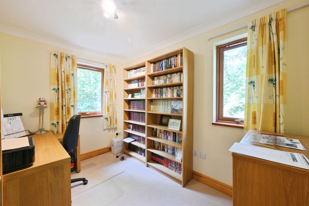 Property photo 2 of 31