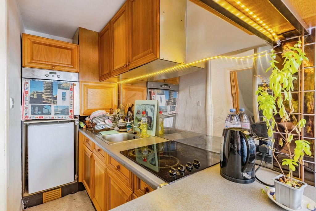 Property photo 3 of 14 Pbox-Img.Jpg