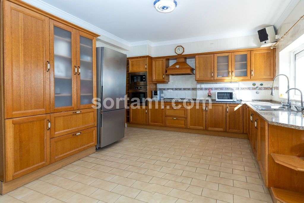 Property photo 3 of 33