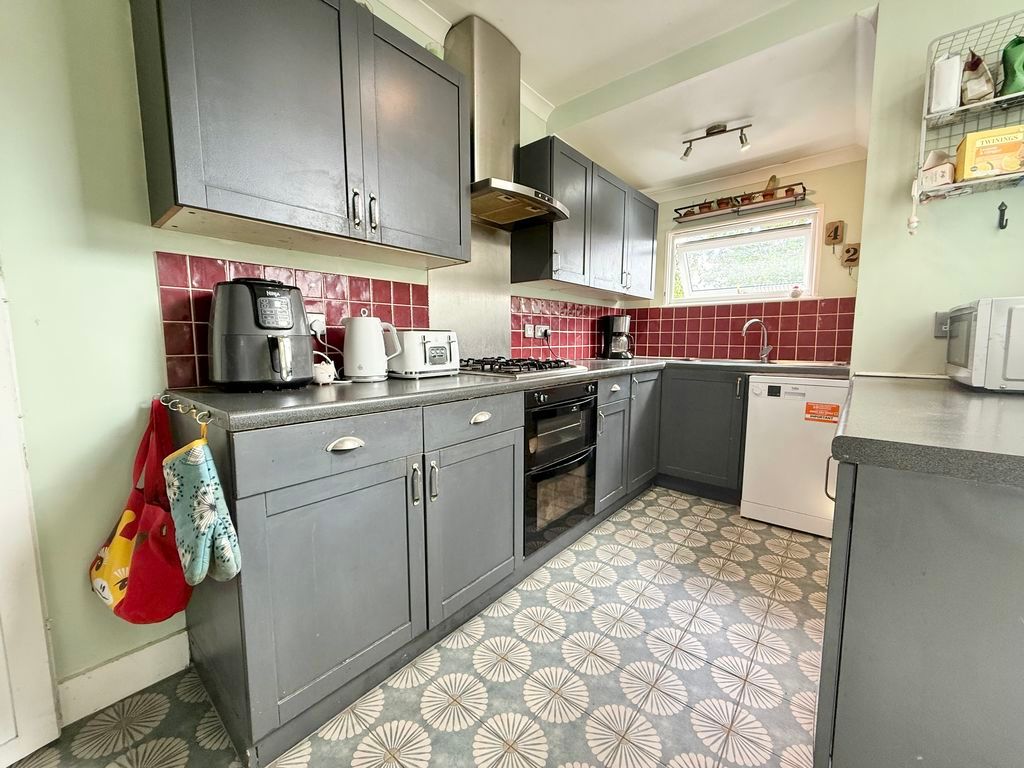 Property photo 3 of 17 Kitchen