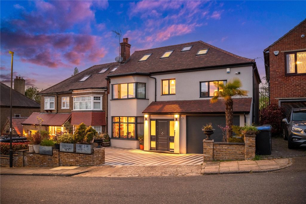 Property photo 1 of 38 Picture No. 02