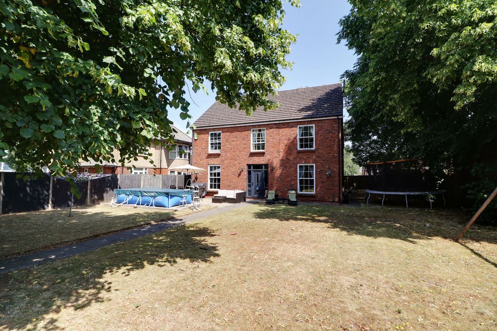 Property photo 1 of 34