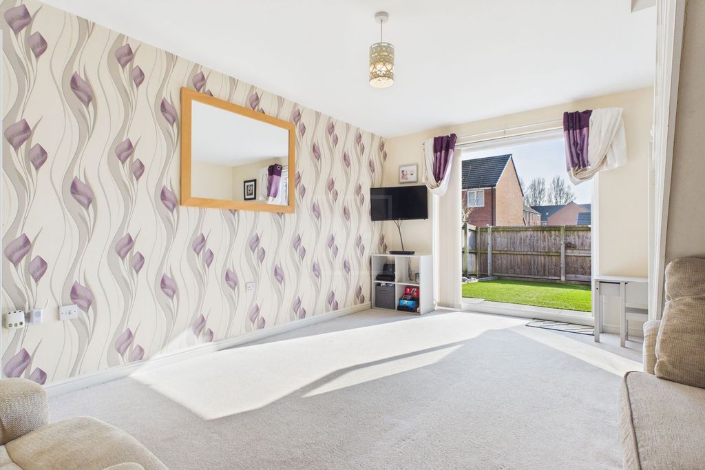 Property photo 2 of 13 Lounge