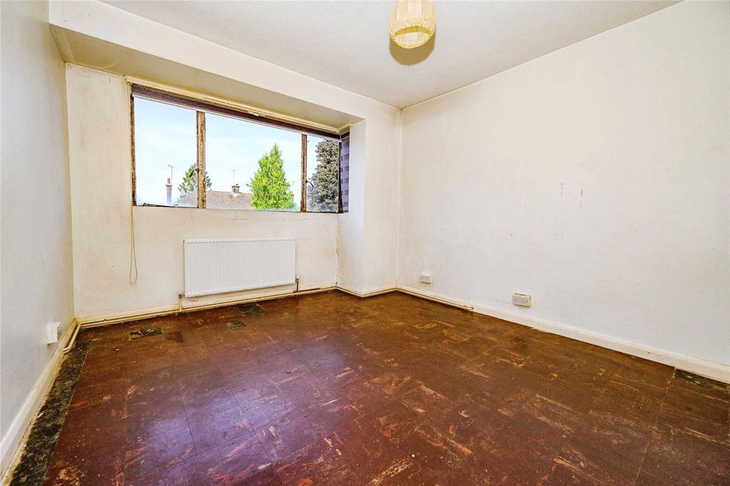 Additional image 8 of 3 bed flat for saleWest Street, Dunstable, Bedfordshire LU6
