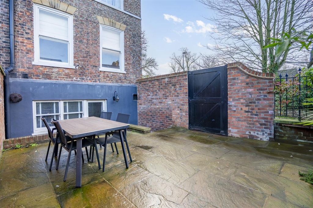 Additional image 7 of 2 bed town house to rentMount Vale, York YO24