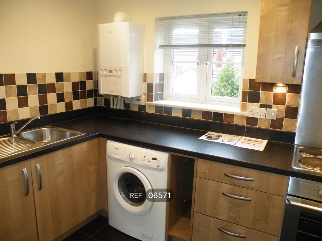 Property photo 3 of 16 Kitchen