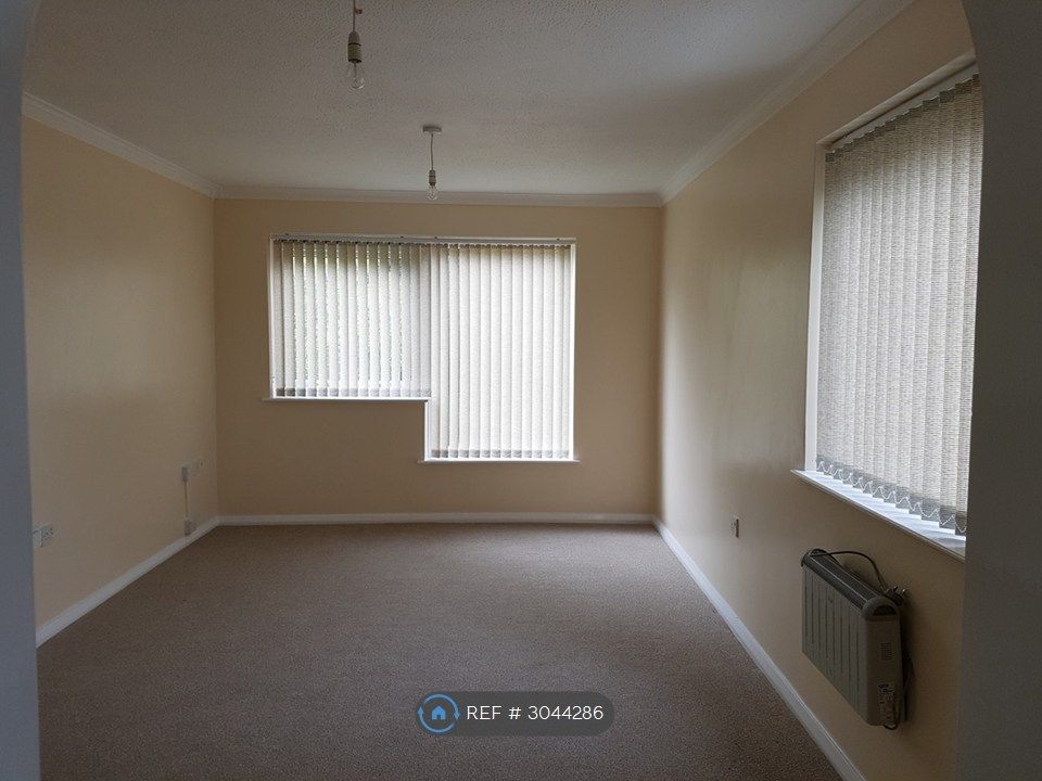 Property photo 3 of 14 Living Room