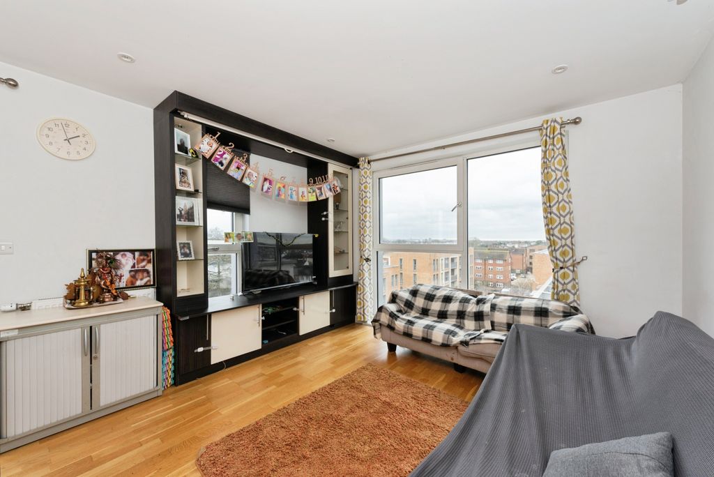 Property photo 2 of 21