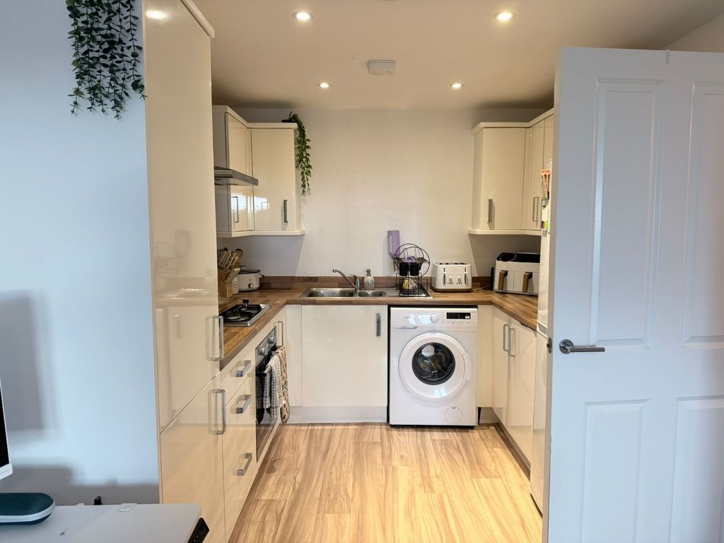 Property photo 1 of 17 5549400