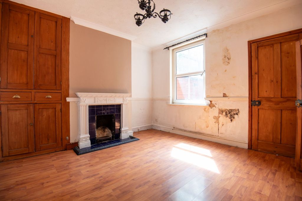 Property photo 3 of 12