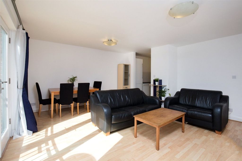 Property photo 3 of 10 Whitechapel, E1