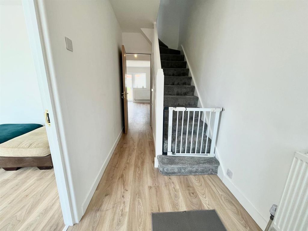 Property photo 1 of 14 Hallway.Jpg