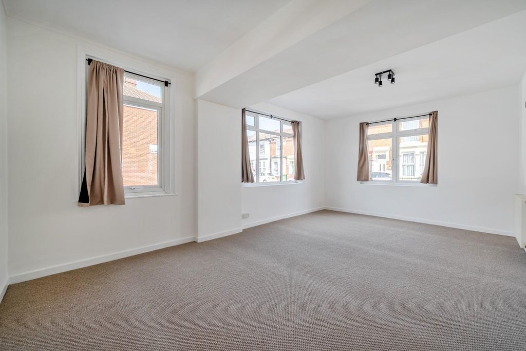 Property photo 3 of 15 1450015-11-69E8d59E7885B.Jpg