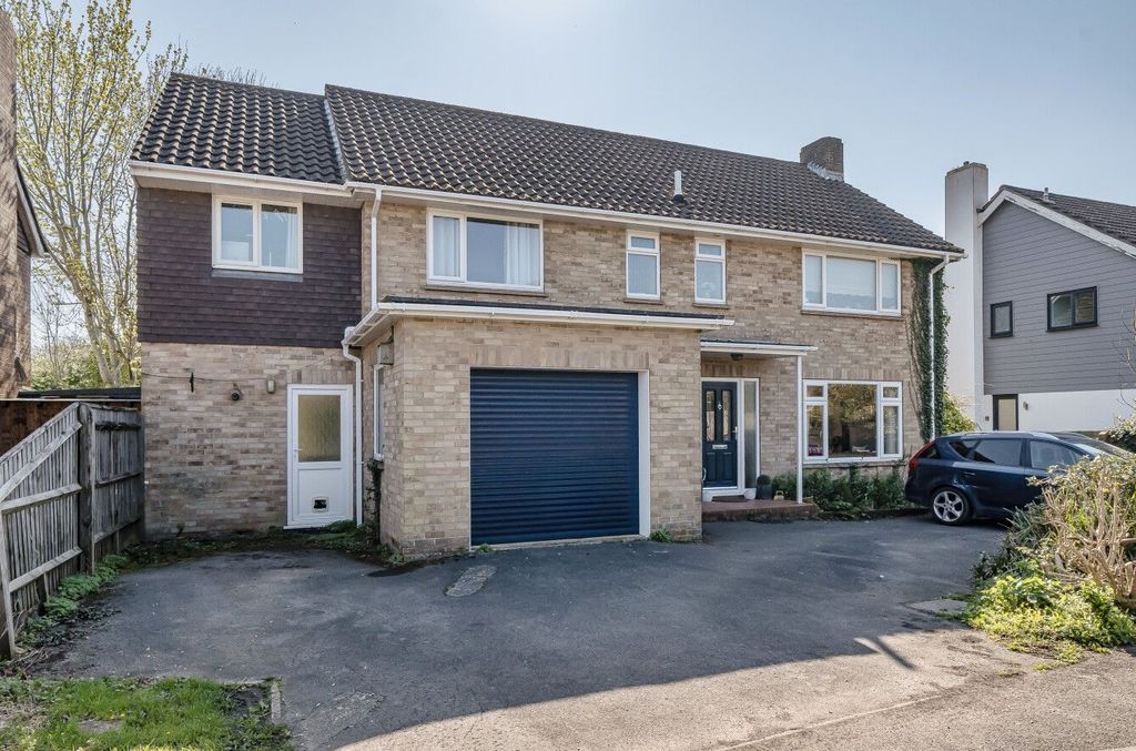 Property photo 2 of 21